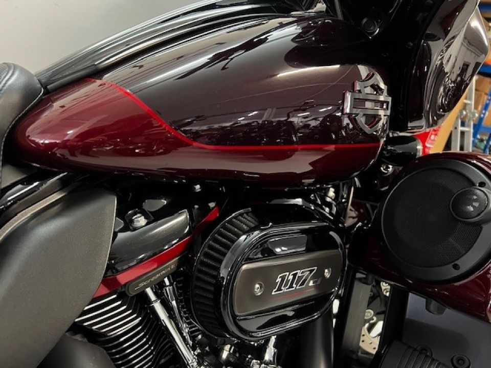 HARLEY-DAVIDSON TOURING STREET GLIDE 1923 CVO  4