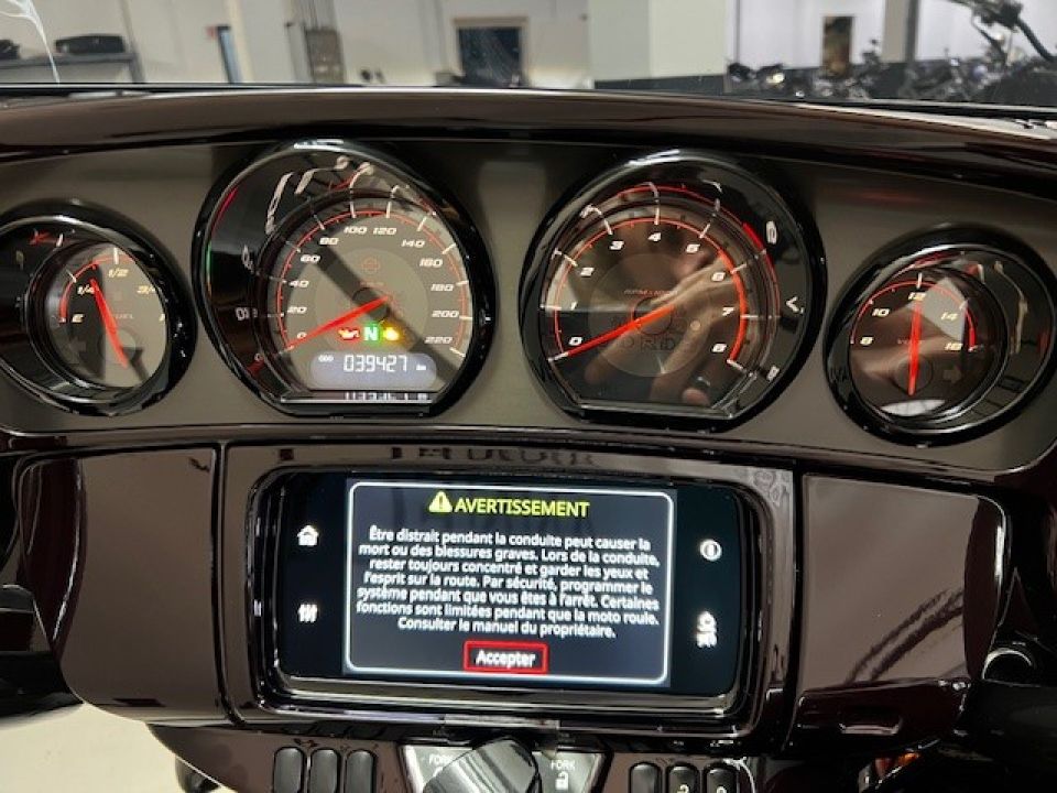 HARLEY-DAVIDSON TOURING STREET GLIDE 1923 CVO  4