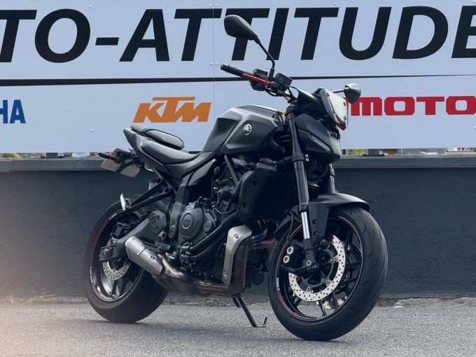 YAMAHA MT-07 4