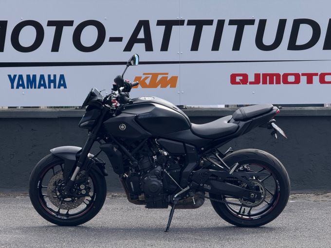 YAMAHA MT-07 4