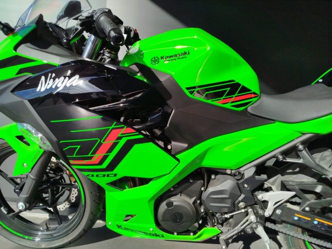 KAWASAKI NINJA 400 4