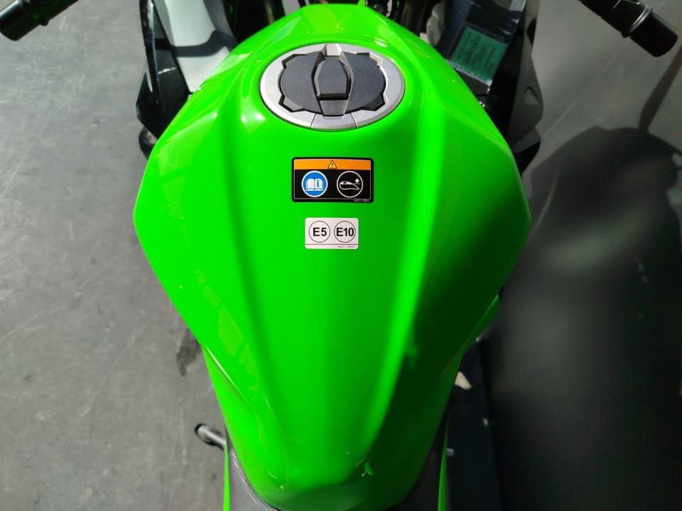 KAWASAKI NINJA 400 4