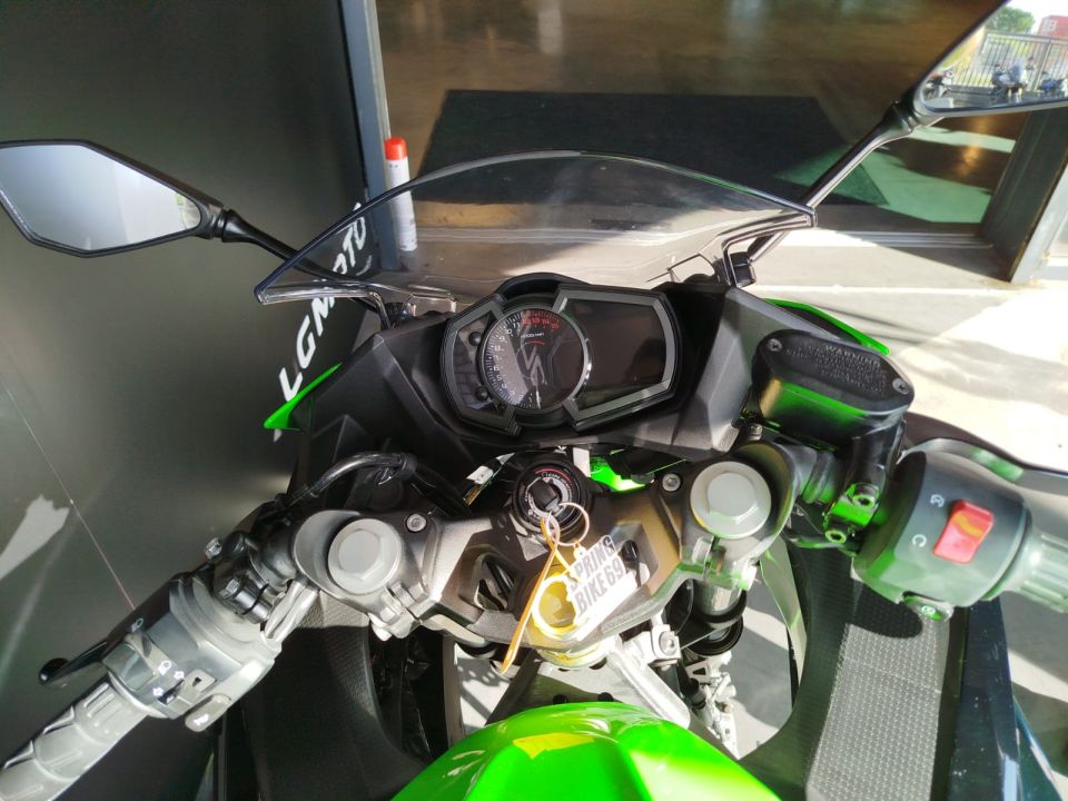 KAWASAKI NINJA 400 4