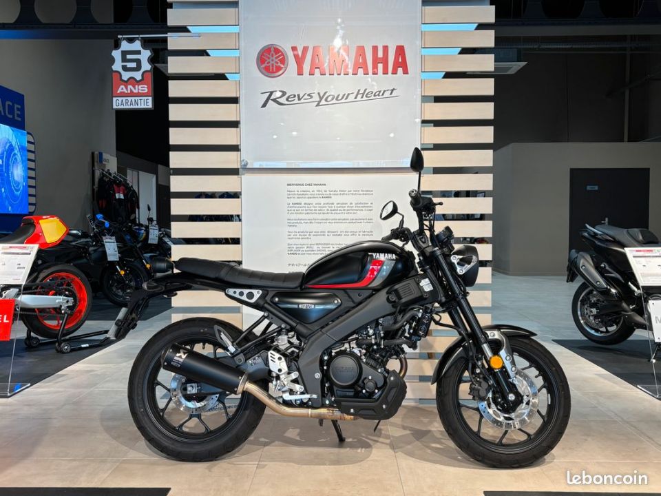 YAMAHA XSR 125 4