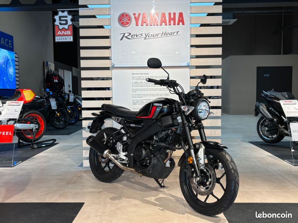 YAMAHA XSR 125 4