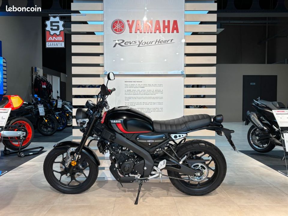 YAMAHA XSR 125 4