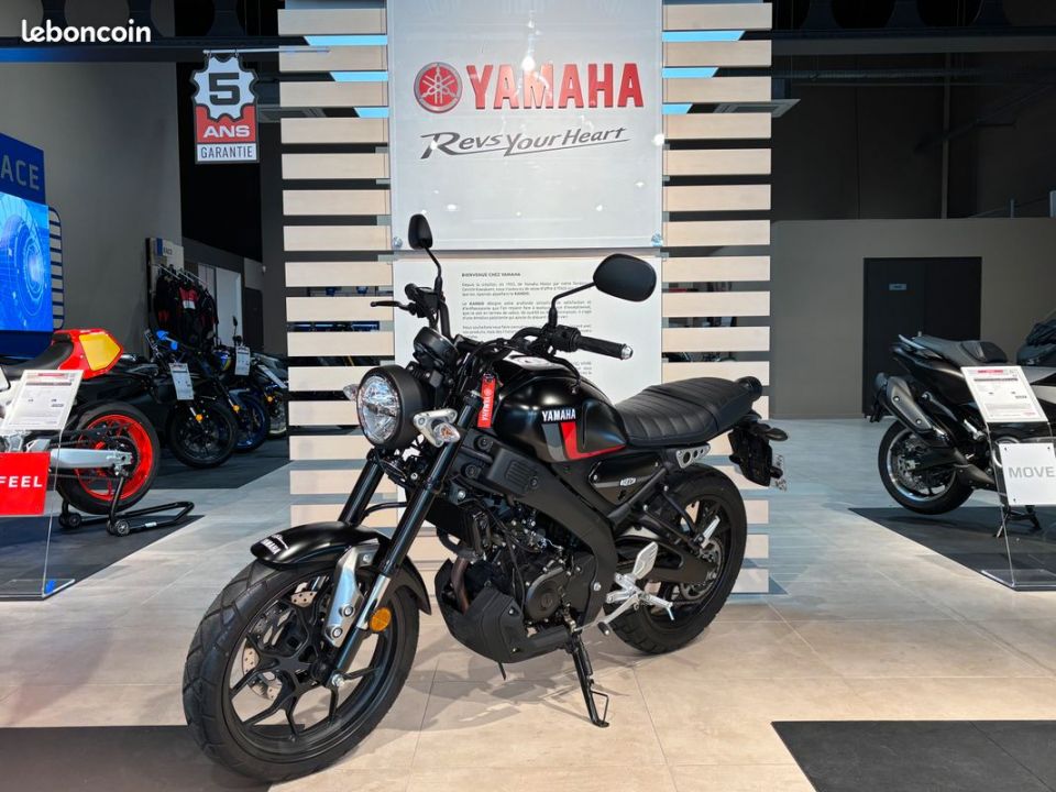 YAMAHA XSR 125 4