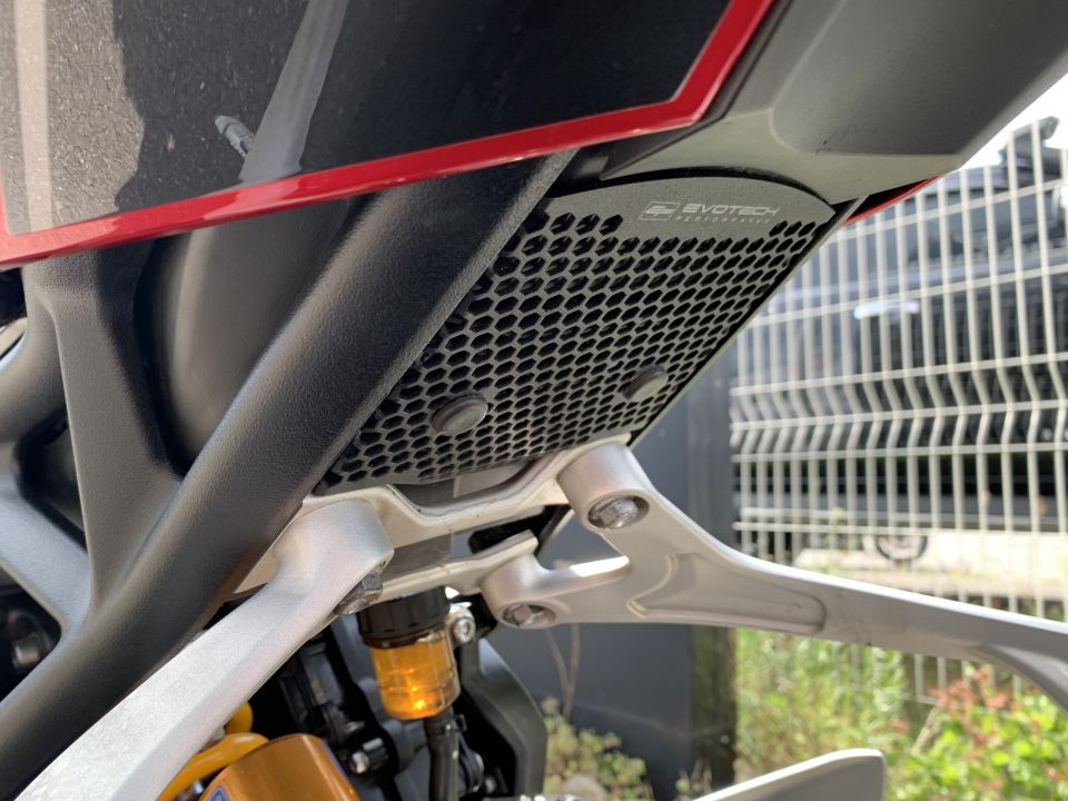 TRIUMPH SPEED TRIPLE 1200 RR 4