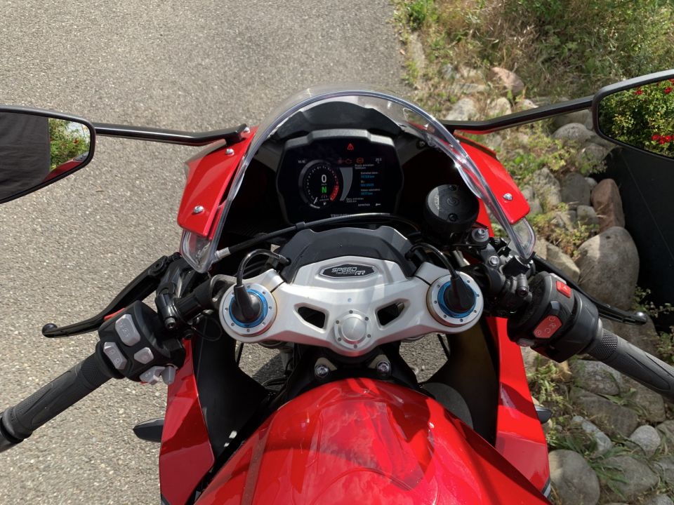 TRIUMPH SPEED TRIPLE 1200 RR 4