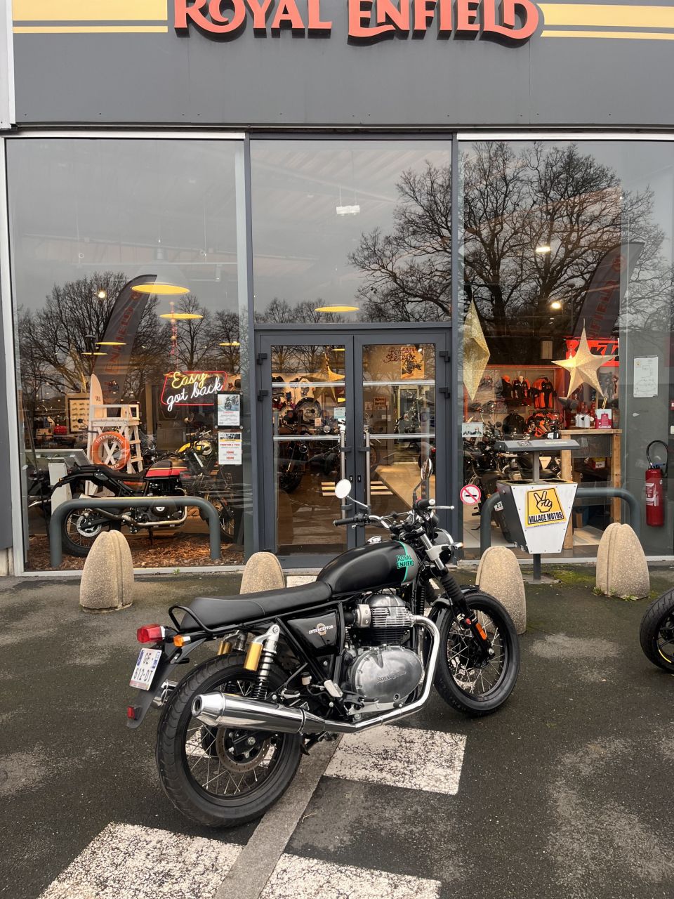 ROYAL ENFIELD INTERCEPTOR 4