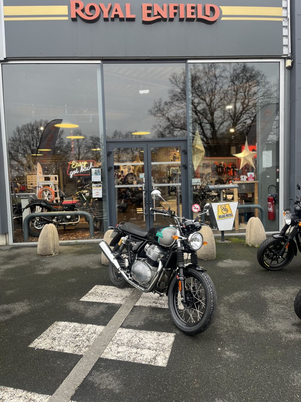 ROYAL ENFIELD INTERCEPTOR 4