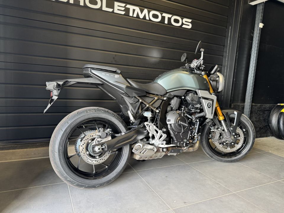 SUZUKI GSX-8T 4