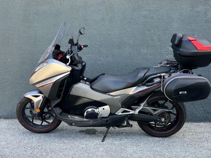 HONDA INTEGRA 750 4