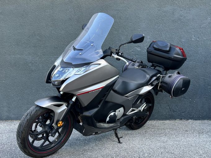 HONDA INTEGRA 750 4