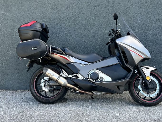 HONDA INTEGRA 750 4