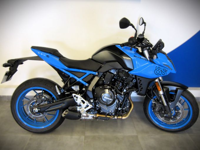 SUZUKI GSX-8S 4