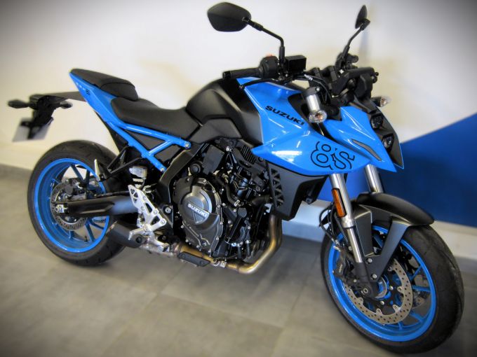 SUZUKI GSX-8S 4
