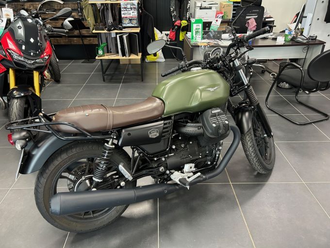 MOTO GUZZI V7 STONE 4
