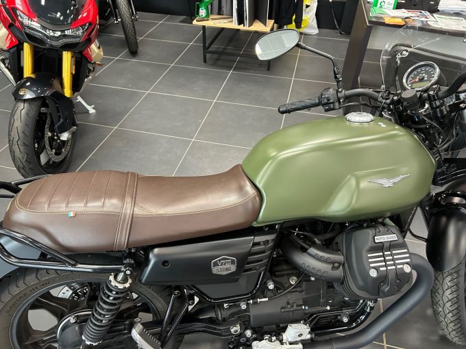 MOTO GUZZI V7 STONE 4