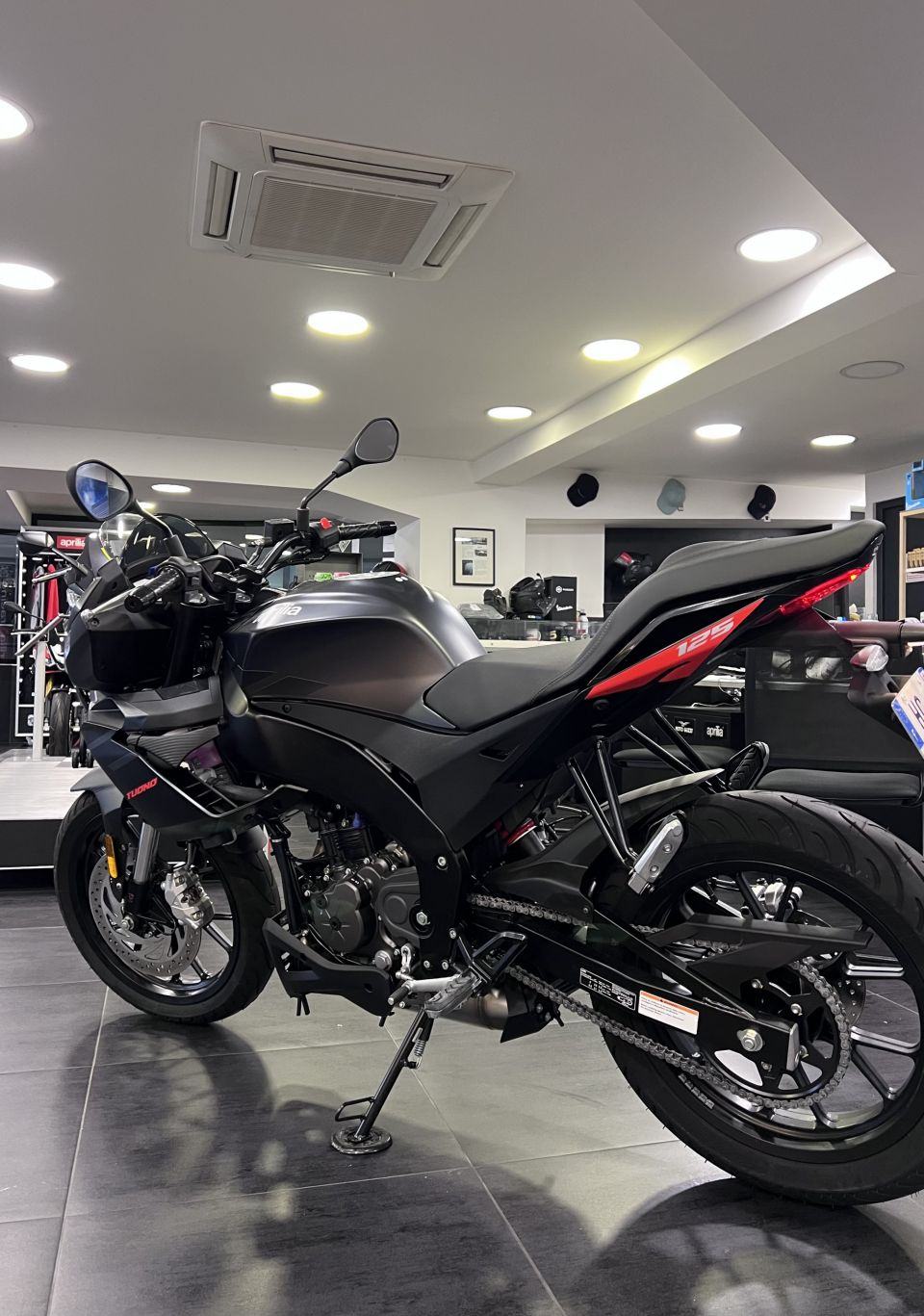 APRILIA TUONO 125 ABS 4