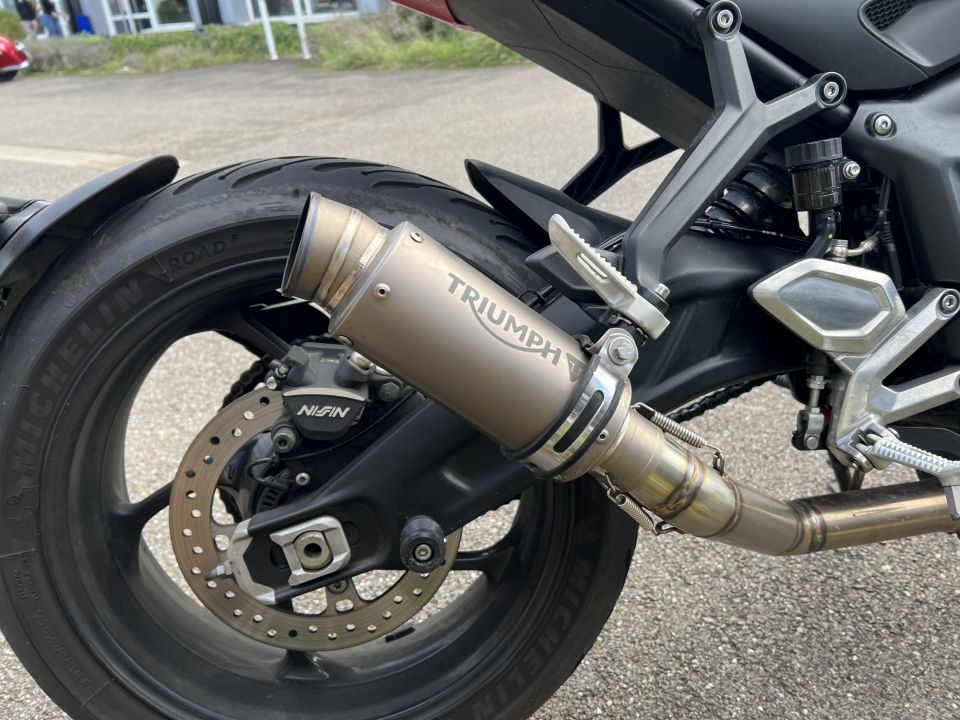 TRIUMPH TRIDENT 660 4