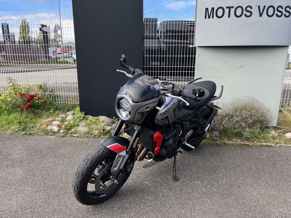 TRIUMPH TRIDENT 660 4