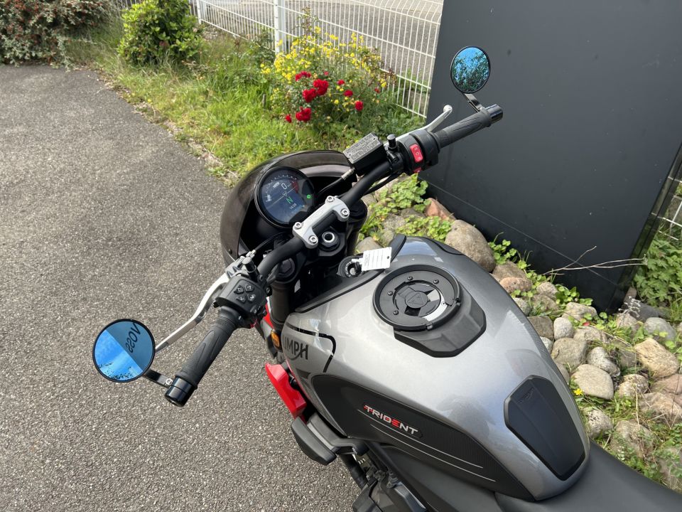 TRIUMPH TRIDENT 660 4