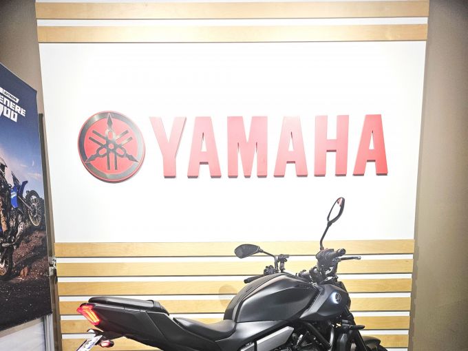 YAMAHA MT-07 Y-AMT 4