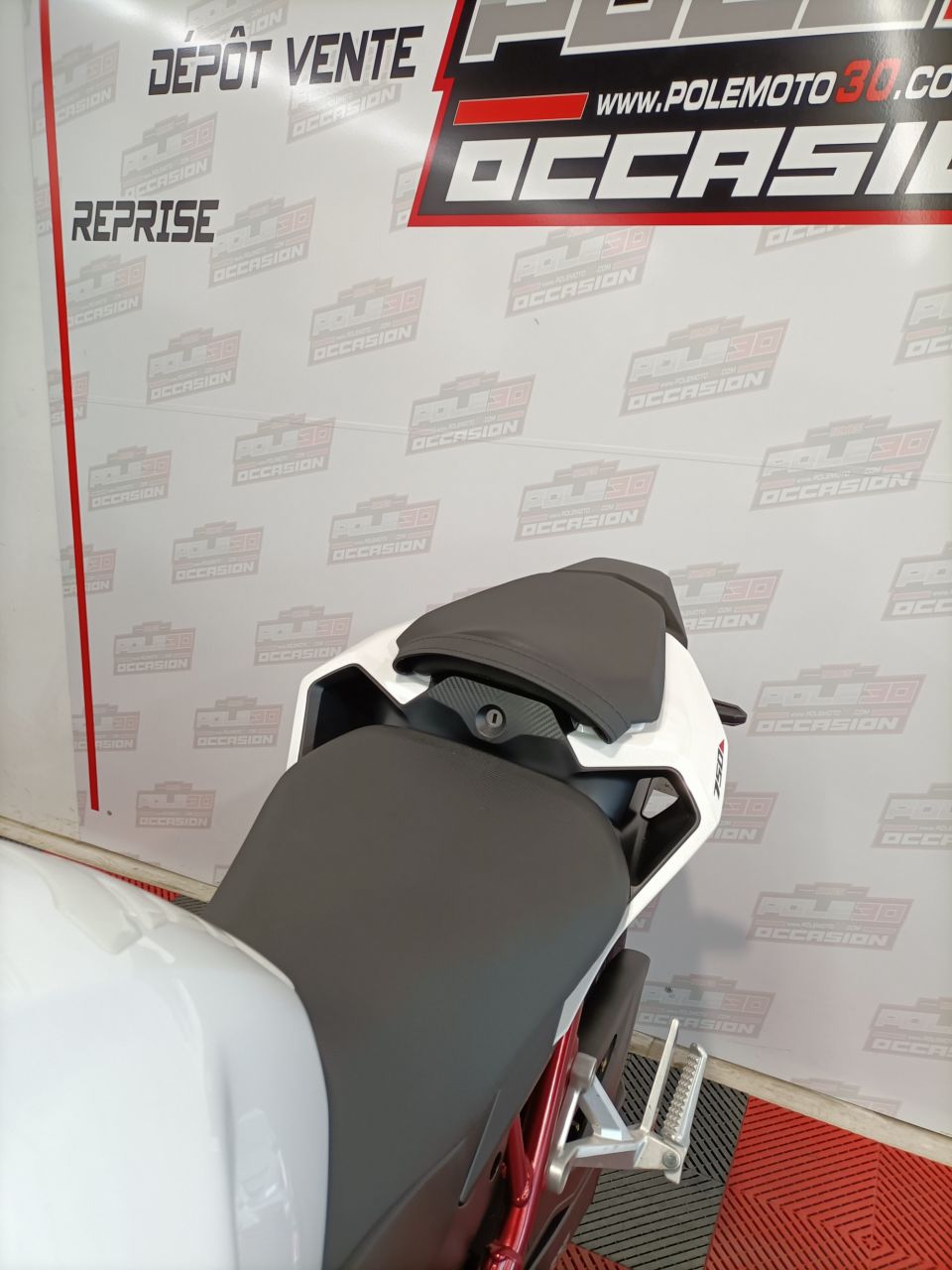 HONDA CB 750 HORNET 4