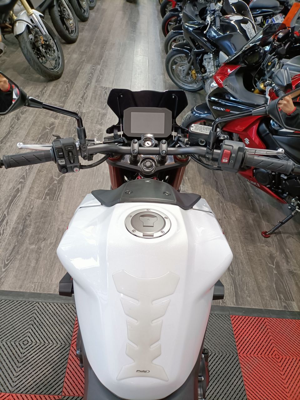 HONDA CB 750 HORNET 4