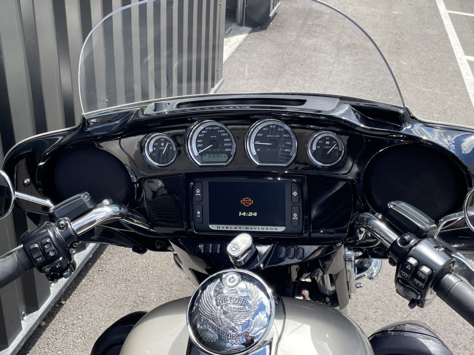 HARLEY-DAVIDSON TOURING FLHTK ULTRA LIMITED 1745 4