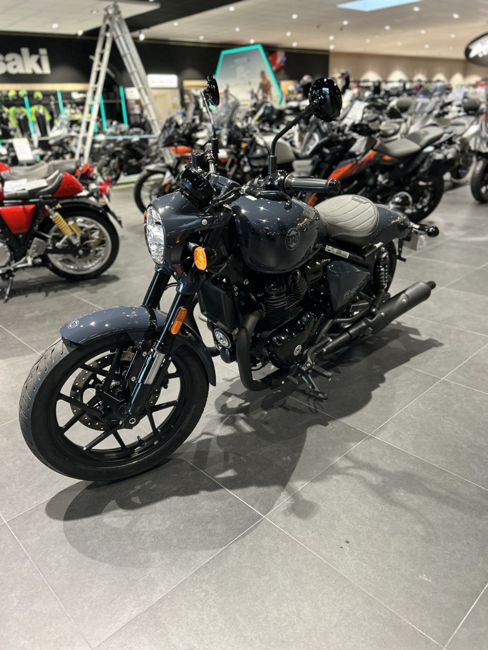 ROYAL ENFIELD SHOTGUN 650 4