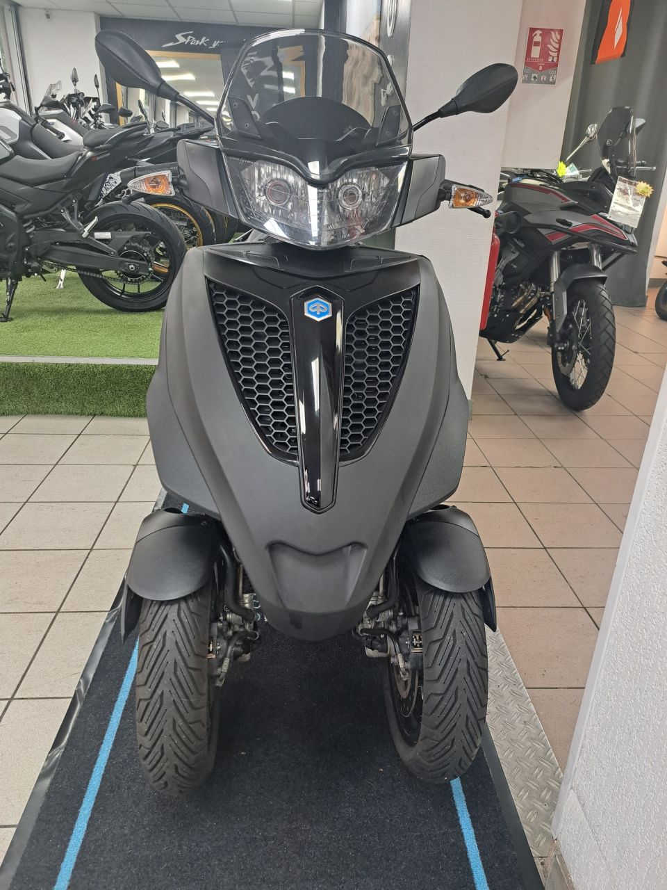 PIAGGIO MP3 300LT YOURBAN 4