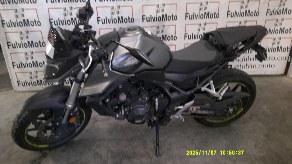 HONDA CB 750 HORNET 4