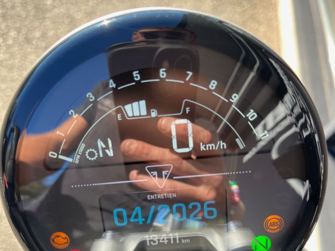 TRIUMPH TRIDENT 660 4