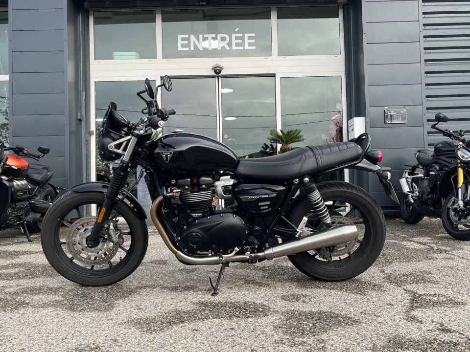 TRIUMPH SPEED TWIN 900 4