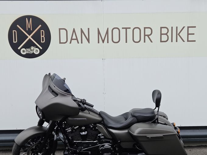 HARLEY-DAVIDSON TOURING STREET GLIDE 1870 4