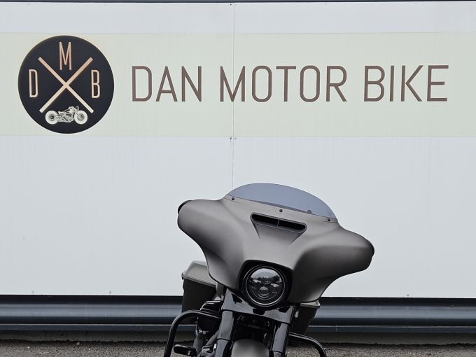 HARLEY-DAVIDSON TOURING STREET GLIDE 1870 4