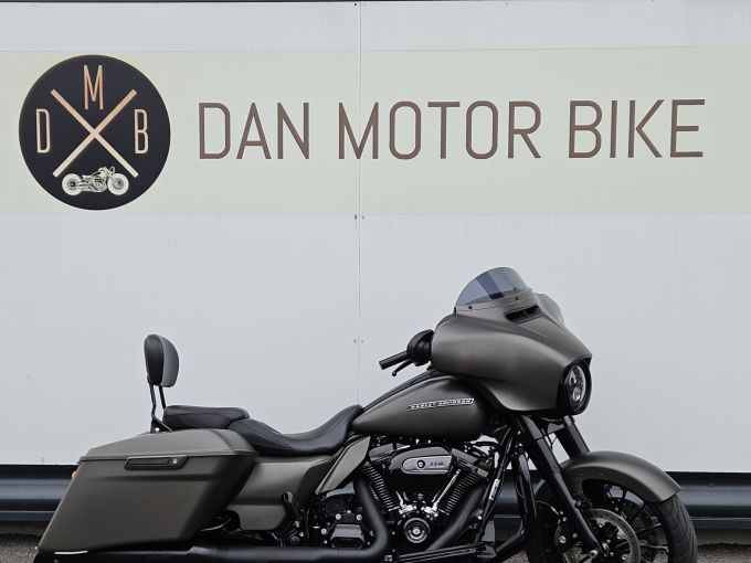HARLEY-DAVIDSON TOURING STREET GLIDE 1870 4