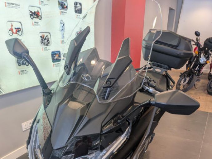KYMCO AK550 4