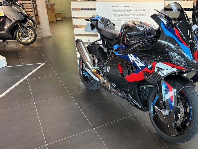BMW M 1000RR 4