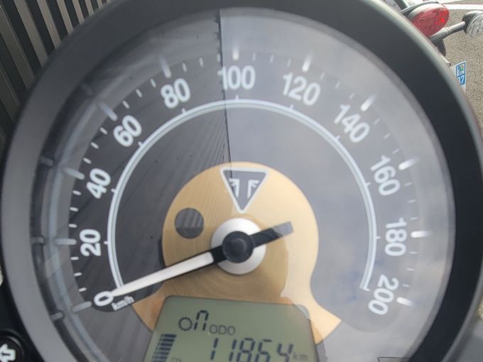 TRIUMPH Bonneville Bobber 1200 4