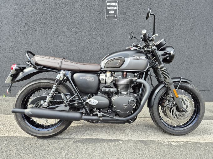 TRIUMPH Bonneville T120 Black 4