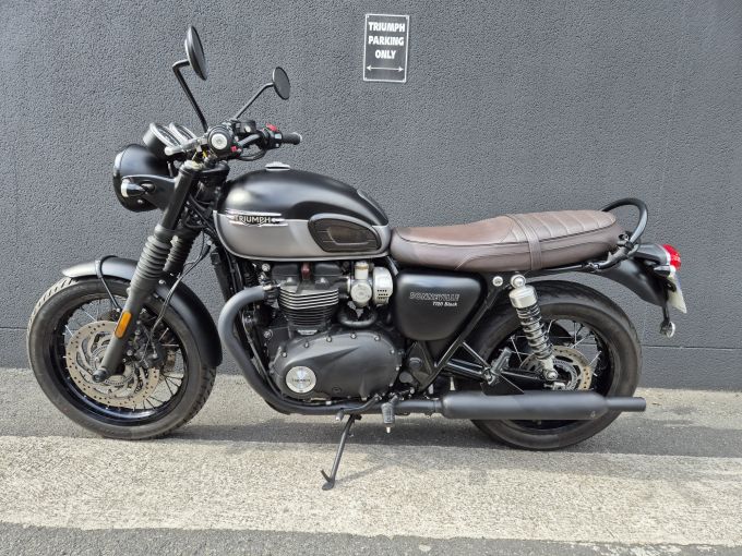 TRIUMPH Bonneville T120 Black 4