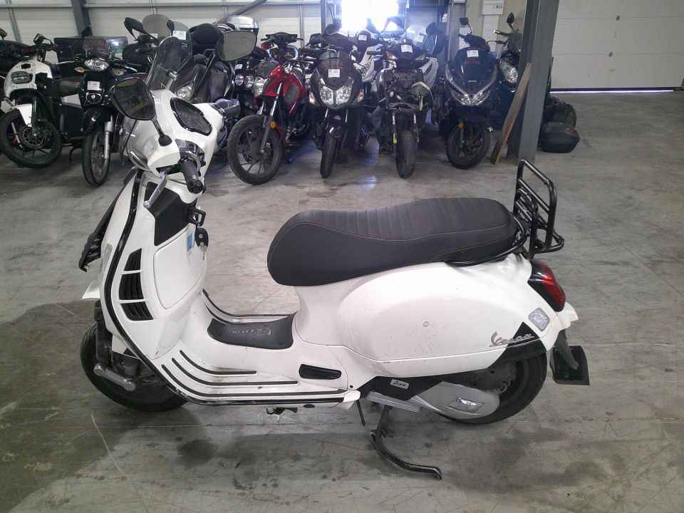 VESPA GTS 125IE SUPER 4