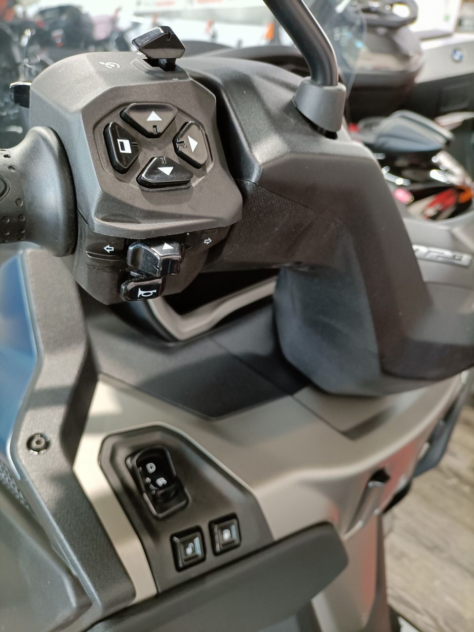 PIAGGIO MP3 530 HPE 4