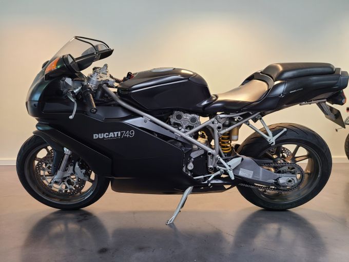 DUCATI 749 DARK 4