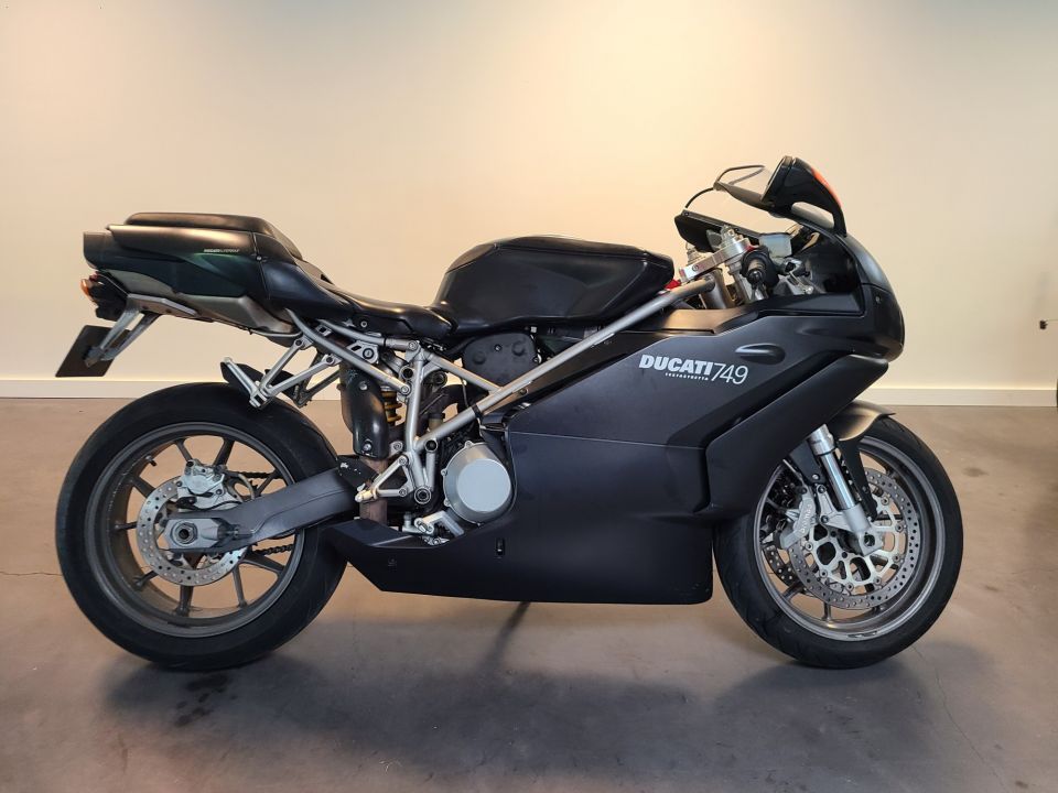 DUCATI 749 DARK 4