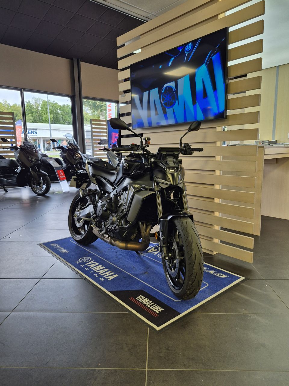 YAMAHA MT-09  Y-AMT 4