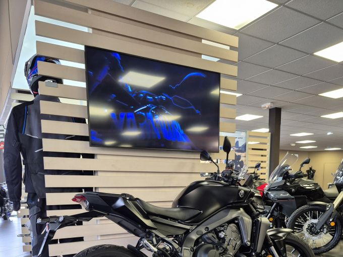 YAMAHA MT-09  Y-AMT 4